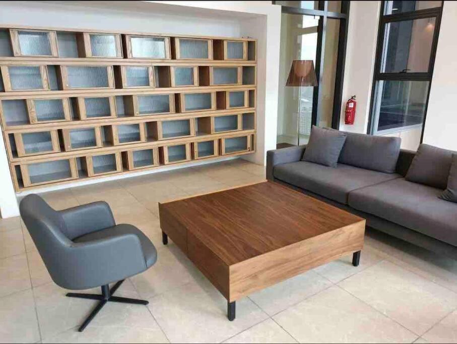 1+ 1 Bedroom 4-5Pax/Klcc/ Bukit Bintang/City View/Mrt Kuala Lumpur Exterior photo